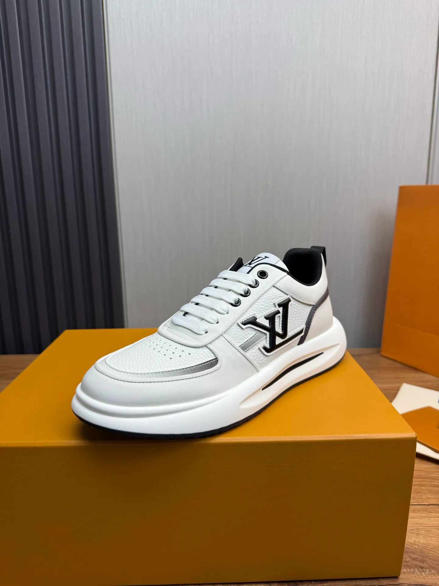 Men's shoes 💰820💰 Lv. Top purchasing agent 🇮🇹 Louis Vuitton, sports shoes counter synchronization, uppers imported from Italy, high-quality splicing and complex handicrafts, imported mesh pads are soft and comfortable, soles: original factory special soles, TPU exclusive movable molded soles super comfortable, original factory single goods, 🔍🔍high quality, you can enter and exit the counter at will, welcome to compare, code number 38-44 (Customized 38.45)